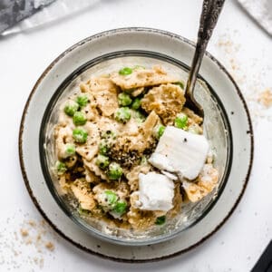 bowl of cacio e pepe pasta on plate