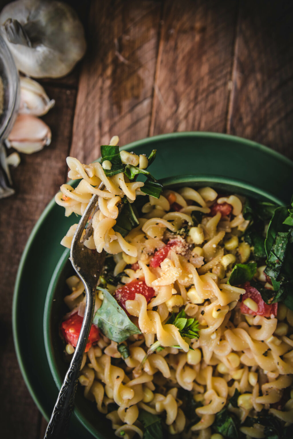 Creamy Sweet Corn Pasta with Basil and Tomatoes – Garlic Head